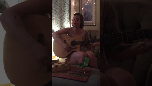 Emma Hill "2 Seconds Flat" Tiny Desk Entry смотреть онлайн