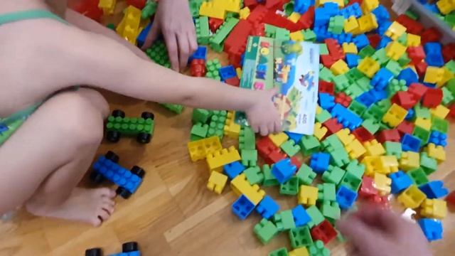 Влог. Купили ребенку детский конструктор. Реакция ребенка смотреть онлайн