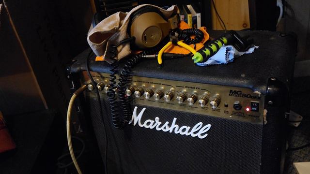 Fender Strat with Texas Specials, Marshall MG50dfx смотреть онлайн
