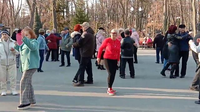 Любовь-Морковь!!!Танцы в парке Горького,март 2021. смотреть онлайн