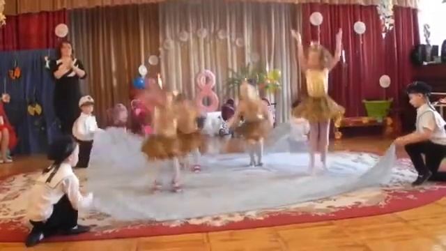 ТАНЕЦ ЗОЛОТЫХ РЫБОК УТРЕННИК 8 МАРТА ЗОЛОТАЯ РЫБКА смотреть онлайн