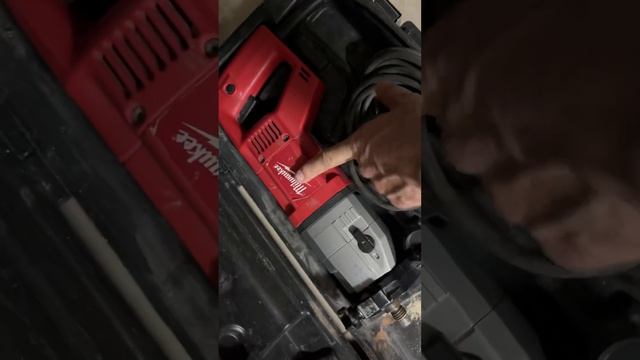 Обзор алмазных дрелей Milwaukee DD 2-160 XE, Caycen SCY-18/2PA. смотреть онлайн