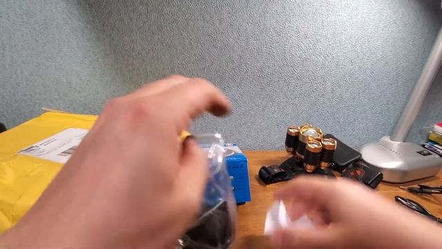 Распаковка отличного налобного фонаря и сигнализаторов поклевки для рыбалки смотреть онлайн