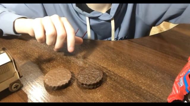 ASMR CHOCOLATE / СРАВНИВАЕМ ШОКОЛАДКИ ПО ОДИНАКОВОЙ ЦЕНЕ (АРХИВНОЕ ВИДЕО) смотреть онлайн