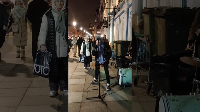 ПИТЕР 😊 УЛИЧНЫЕ МУЗЫКАНТЫ! ГЛЕБ ВАСИЛЬЕВ И ГРУППА ШУМНЫЕ СОСЕДИ, КОРОЛЬ И ШУТ ЛЕСНИК... смотреть онлайн