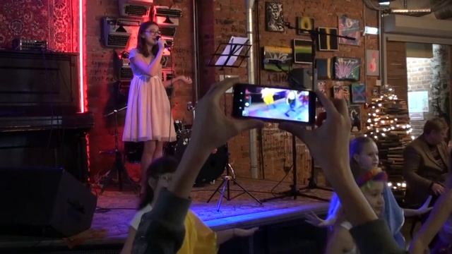 Дарья Аксененко, танцевальная студия Crystal - "Красками разными" смотреть онлайн