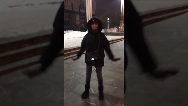 Монатик кружит и Маша скользит ))) смотреть онлайн