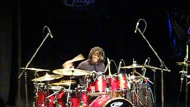 Thomas Pridgen Plays Michael Jackson! (Original Video) смотреть онлайн