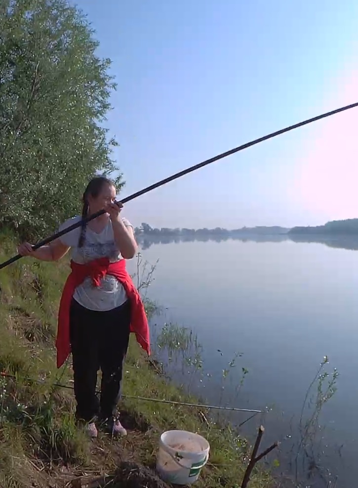 жена таскает карасей смотреть онлайн