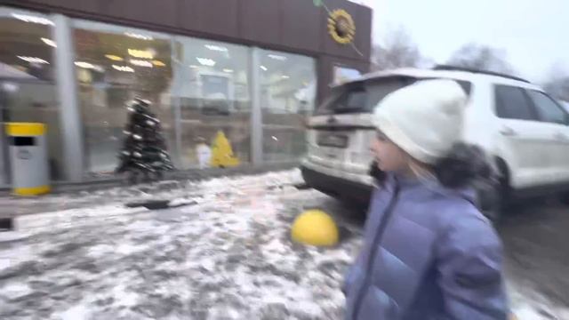 VLOG ? ЕДЕМ В МОСКВУ ВСТРЕЧАТЬ НОВЫЙ ГОД ? ВСТРЕЧА С КАТЕЙ ? смотреть онлайн