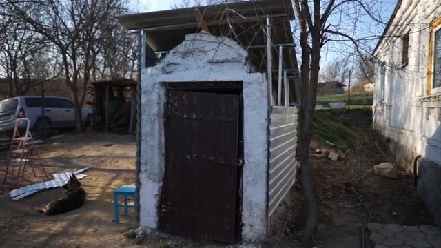 Обшиваем СЕЛЬСКИЙ ПОГРЕБ ПРОФЛИСТОМ своими руками смотреть онлайн