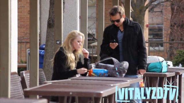 КАК ПОЗНАКОМИТЬСЯ С ДЕВУШКОЙ?