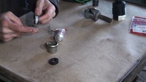 ЗАМЕНА САЛЬНИКА ШТОКА ВЫБОРА ПЕРЕДАЧ НА КАЛИНЕ (ГРАНТЕ) ВАЗ 2108-10-15, ПРИОРА.