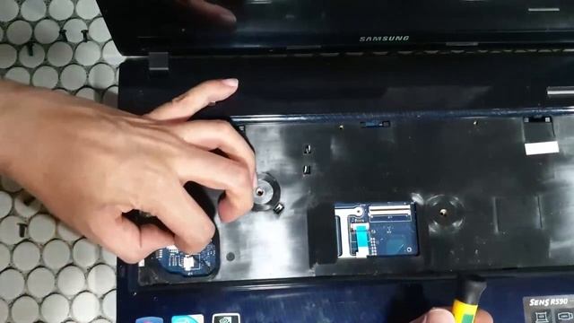 구형 노트북 발열 줄이기, 노트북 청소, GPU 온도 낮추기, CPU 온도 낮추기 - 분해편 (삼성 R590) (SELF)