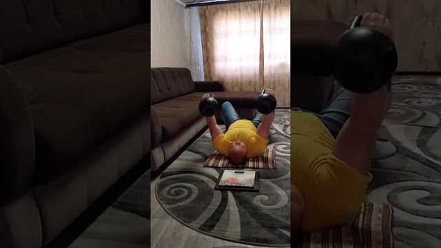 ЖИМ ЛЁЖА ГИРИ ПО 40КГ НА 25РАЗ смотреть онлайн
