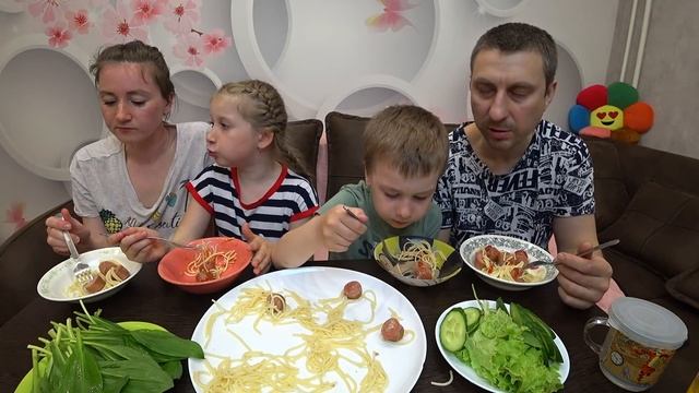 МУКБАНГ ОСЬМИНОЖКИ? СПАГЕТТИ С СОСИСКАМИ | MUKBANG OCTOPUS SPAGHETTI WITH SAUSAGES #мукбанг #mukban смотреть онлайн