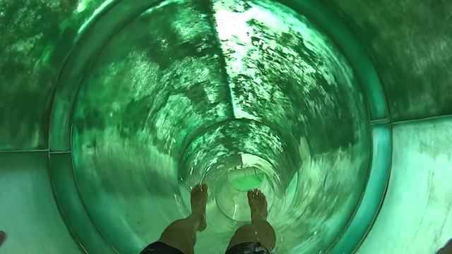 Dark Leap Water Slide at Splashdown Poole смотреть онлайн