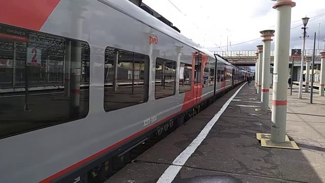 Пассажирский поезд "Ласточка": Москва - Санкт-Петербург на станции Крюково. смотреть онлайн