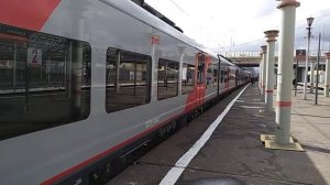 Пассажирский поезд «Ласточка»: Москва - Санкт-Петербург на станции Крюково.