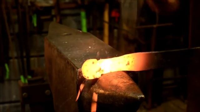 Forging a Nail Header // Let's Make a Blacksmith Nail Header Tool смотреть онлайн