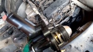 смена термостата на мерседес 204 ,двигатель 271