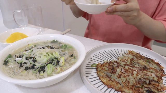 ENG ) VLOG 자취생 브이로그🌸 터키에서 많이 먹는 가정식을 한국 입맛으로 만들기 l 가마로 닭강정🍗, 감바스🦐, 잔치국수🍜, 닭가슴살볶음밥, 메네멘🍅 смотреть онлайн