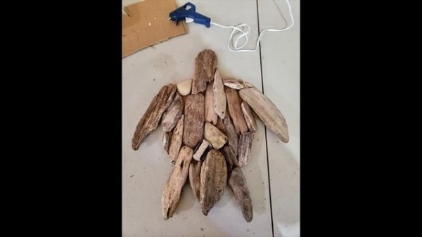 DIY ~ Driftwood Crafts! Limitless ways to use driftwood, to make amazing wall hangings.