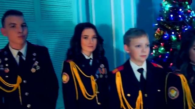 КАДЕТЫ НАРЯЖАЮТ ЕЛКУ. смотреть онлайн