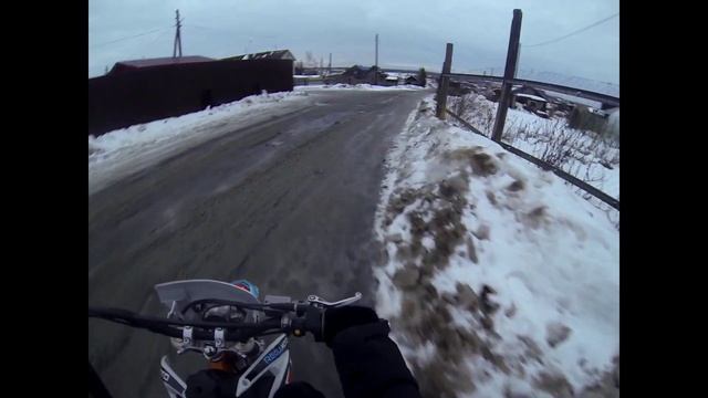 ПОКАТУШКИ ОТ ПЕРВОГО ЛИЦА НА ПИТБАЙКЕ ЗИМОЙ!!! #питбайк #покатушки #мотоцикл #зима #мото смотреть онлайн
