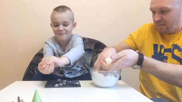 Лепим снеговика дома! Детские опыты. смотреть онлайн