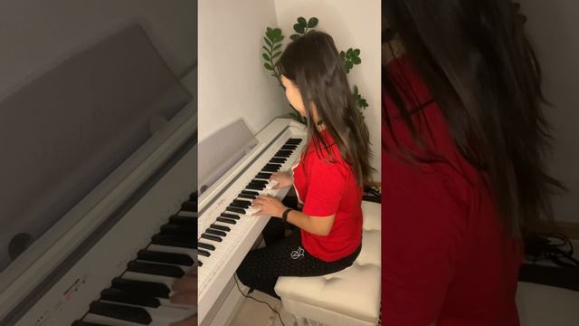 Солнце, Монако на пианино смотреть онлайн