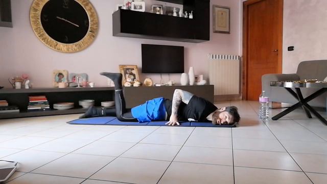 Lezione di Dynamic Postural on the floor con Sasà Pagano смотреть онлайн