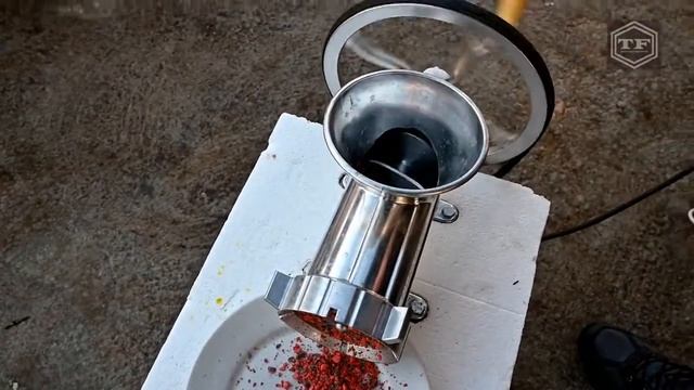 Маленькие баскетбольные мячи против мясорубки смотреть онлайн