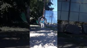 Качели из колеса