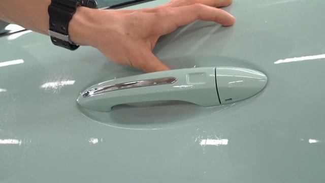 Нанесение пленки Brontero под ручки Omoda C5 смотреть онлайн
