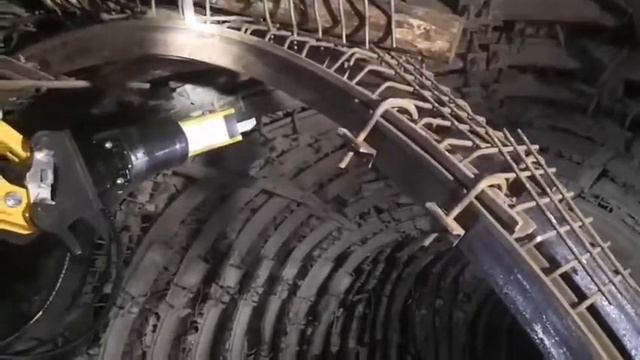 Brokk 170 с ножницами MC200 в шахте смотреть онлайн