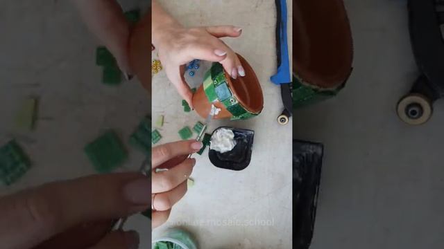 Мозаика из стеклянной плитки на цветочном горшке - Glass tile mosaic flower pot смотреть онлайн