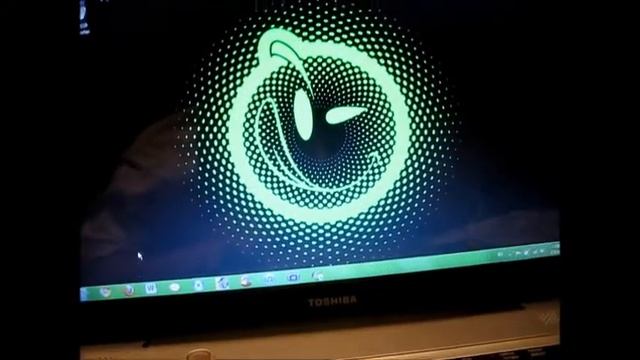 My new Toshiba Laptop running WIndows 7 Home Premium + Camera Test смотреть онлайн