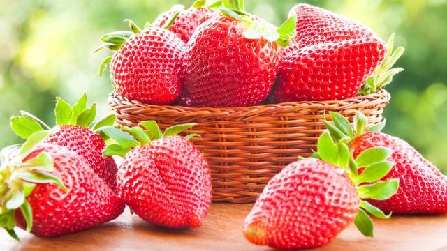 Чем полезна клубника? ПОЛЬЗА КЛУБНИКИ для организма смотреть онлайн