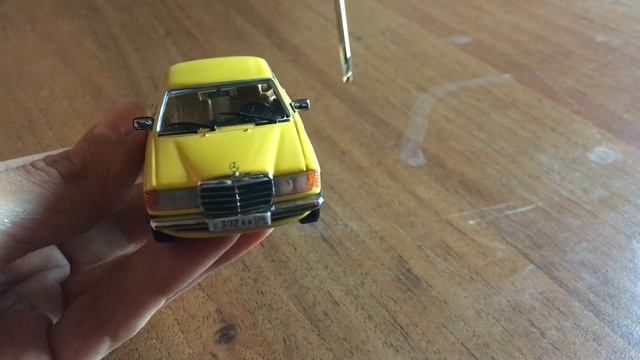 Обзор модели 1:43 Mercedes 230E W123 (Minichamps)