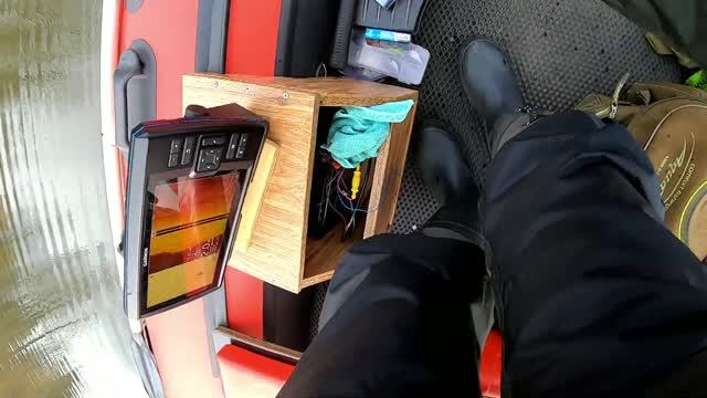 ОН СНОВА ПОПАЛСЯ! Ловля спиннингом на озере. смотреть онлайн