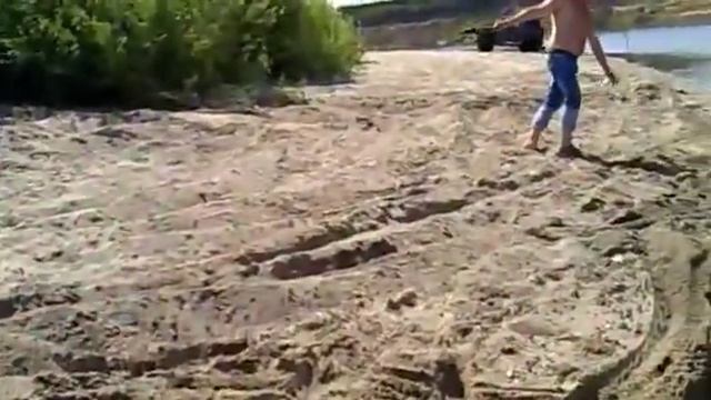 Нива Шевроле села в речке! смотреть онлайн