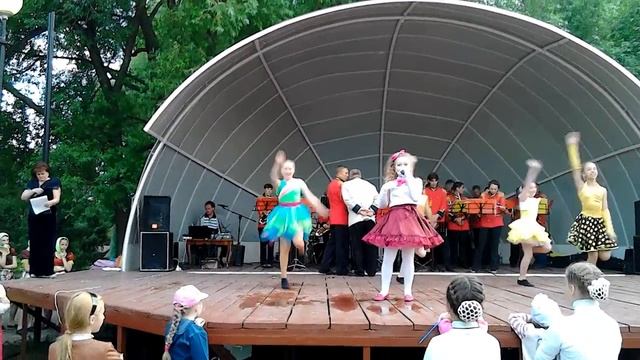 Я выступаю ))пою смотреть онлайн