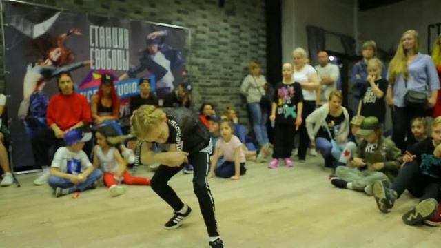 Молния GIRL ⚡ #kidsdancebattle «Станция Свободы» смотреть онлайн
