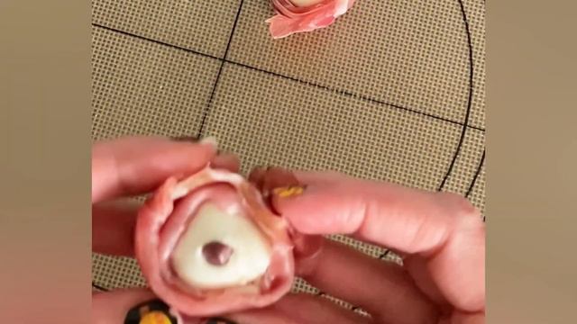 💀Spooky Prosciutto Mozzarella Eyeballs👁 (Halloween) смотреть онлайн