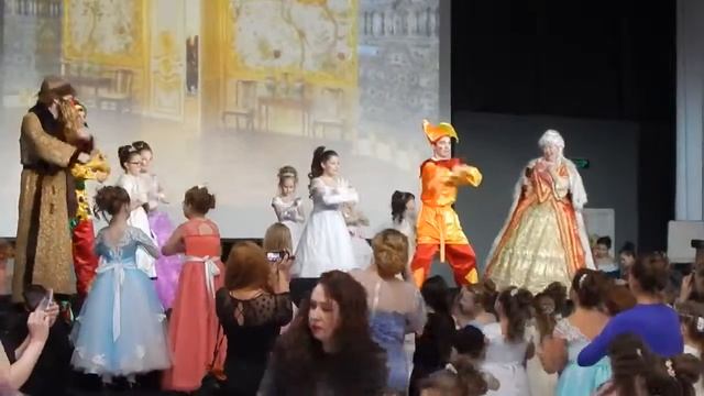 Танец Принцесс Детский Императорский бал Школы смолянок 8 января 2017г, Санкт-Петербург смотреть онлайн