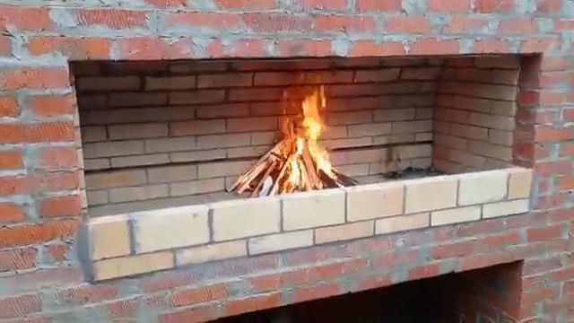 Большой кирпичный мангал в ресторане 89184786152 смотреть онлайн