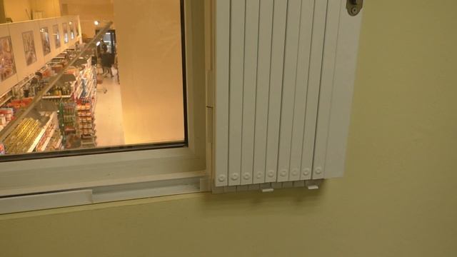 Оконная решетка раздвижная установленная в проем окна смотреть онлайн