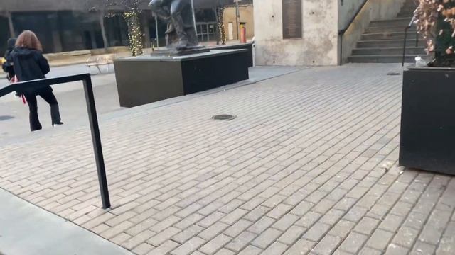 TAKING BLINKERS INFRONT OF THE WILLIE NELSON STATUE (REVIEWING HIS 1 GRAM CARTRIDGE IN AUSTIN TEXAS смотреть онлайн