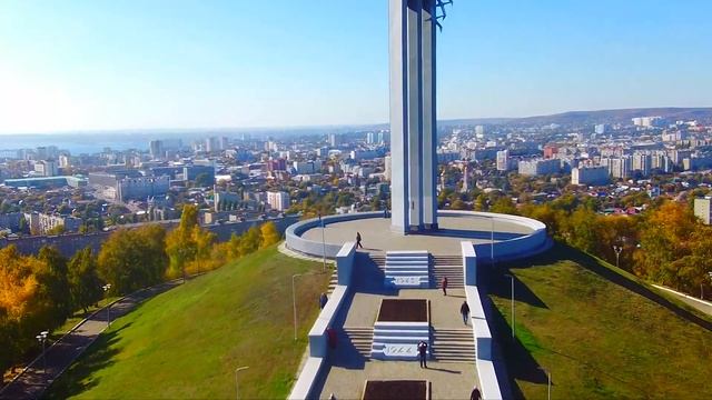 Парк Победы Саратов. Взгляд с птичьего полета коптером смотреть онлайн